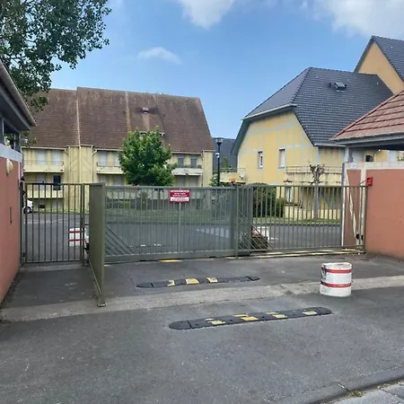 Le touquais Appartement dans résidence avec piscine et tennis Apartamento Touques